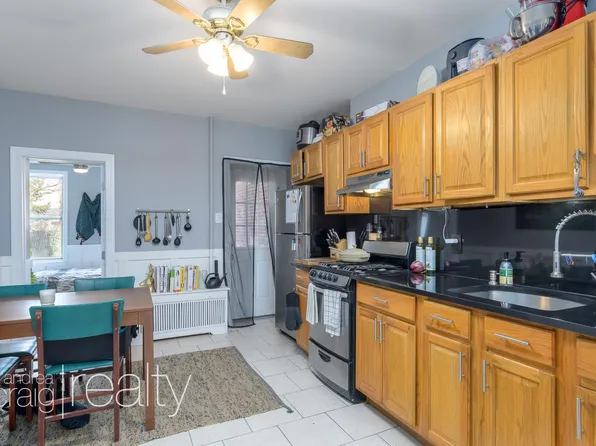 439 Carroll Street image 2 of 9