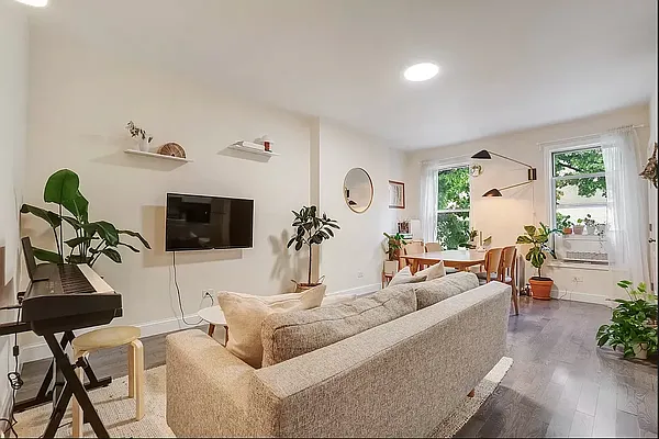 Rented by Compass | media 2