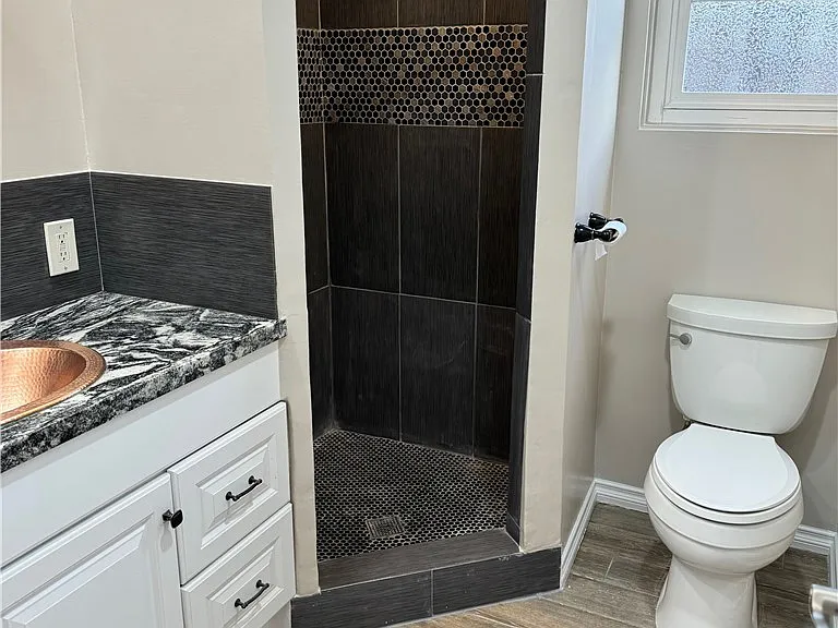 437 Cypress Dr #A — Photo 8