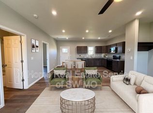 179 W Oaklawn St, Rogersville, MO 65742