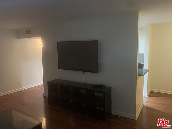 3rd image of 18307 Burbank Blvd Unit 93