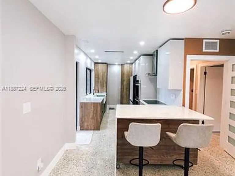 425 NE 103rd St — Photo 25