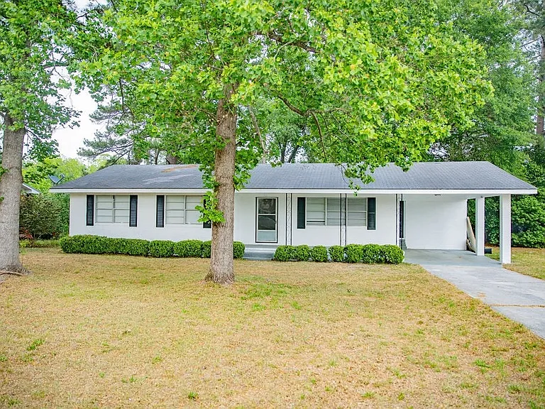608 Holiday St — Photo 1