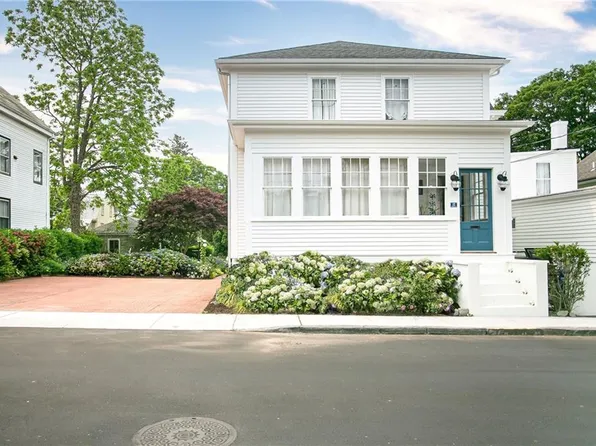 12 Poplar St, Newport, RI 02840