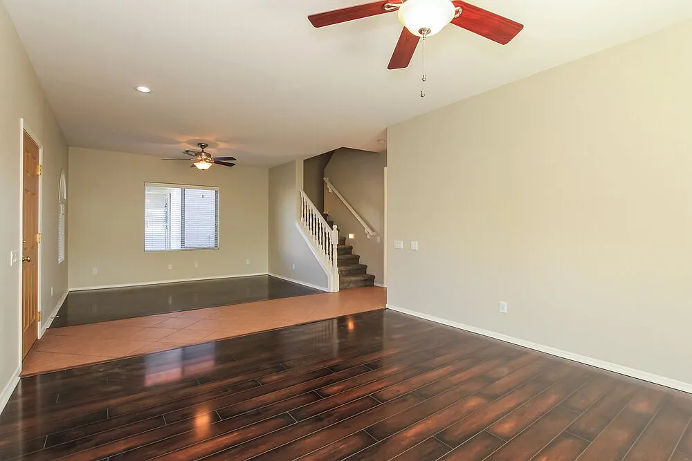 3 bed, 2.0 bath, 2132 sqft, $2,580 — Photo 3