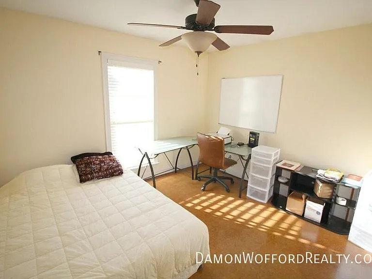 614 Oak Park Cir — Photo 16