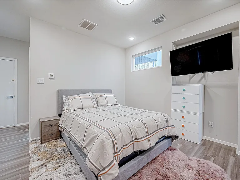 5722 Cullen Blvd #A — Photo 12
