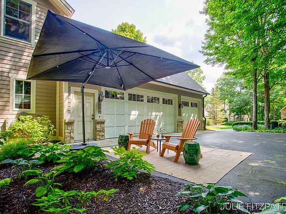 4th image of 596 Old Macatawa Ct
