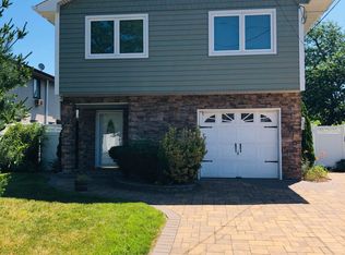 39 Oakley Ave, Massapequa, NY 11758