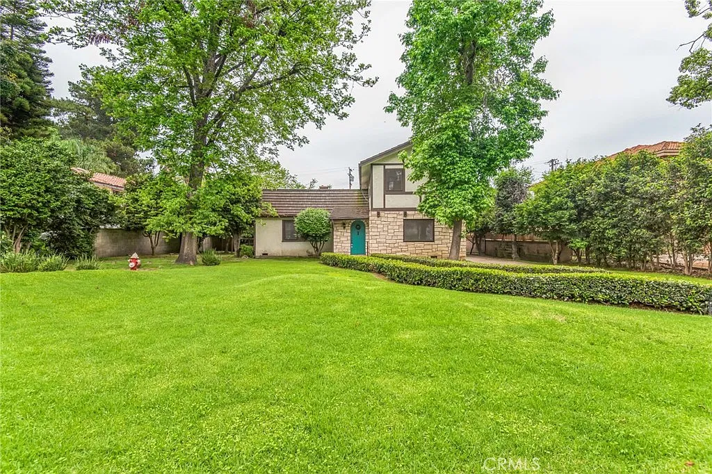 4 bed, 2.5 bath, 2822 sqft, $6,800 — Photo 1