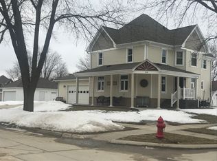 108 W 5th St, Readlyn, IA 50668