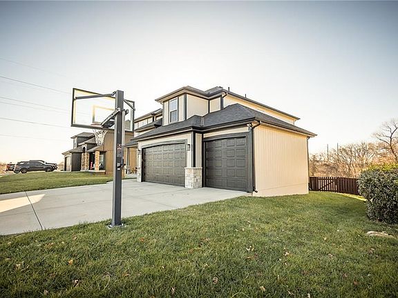 3rd image of 8818 N Essex Dr