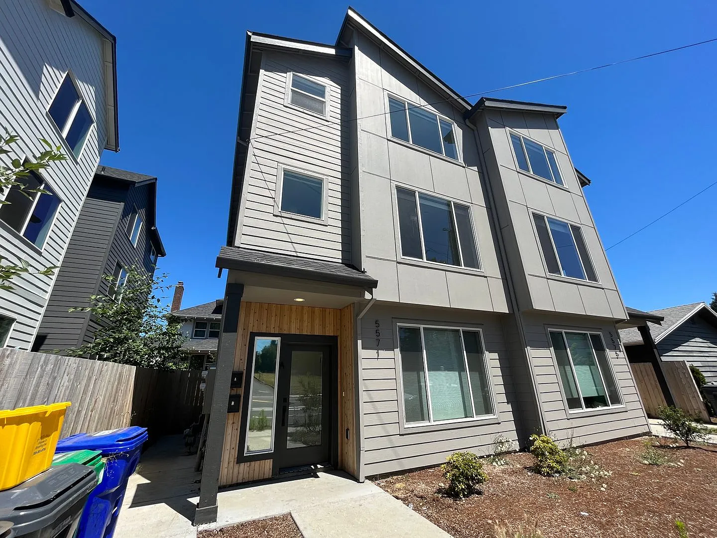 Beautiful 4Bd + 3Ba Home in North Portland!! A/C and Hardwood Flooring!! — Photo 2