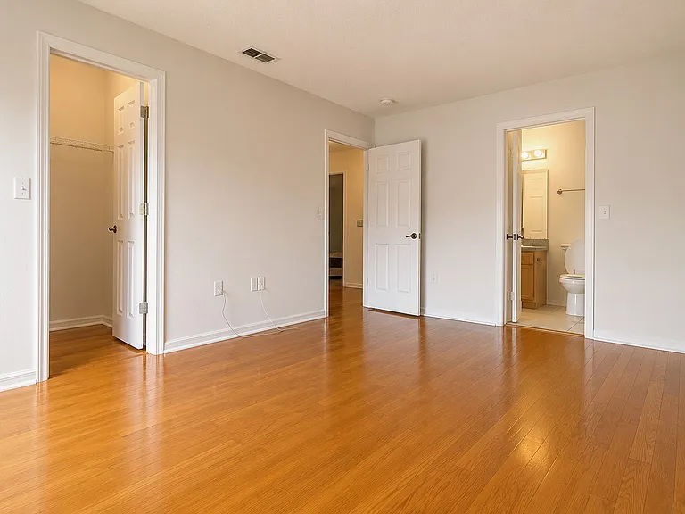 410 Sandringham Ct — Photo 22