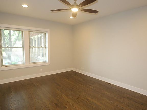 2nd image of 3921.5 N Janssen Ave #1S