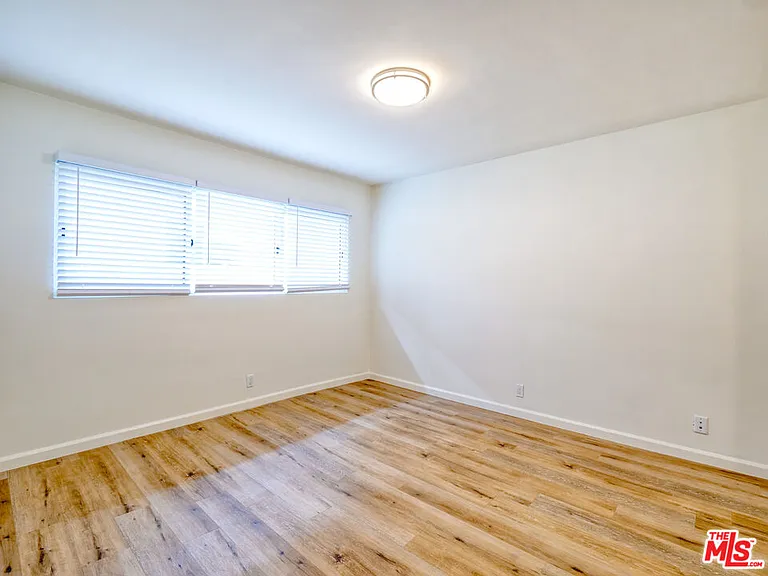 337 N Oakhurst Dr #6 — Photo 18