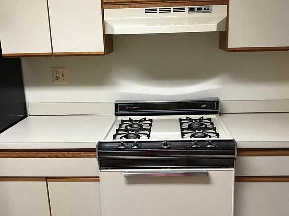 3rd image of 649 Palmer Ln