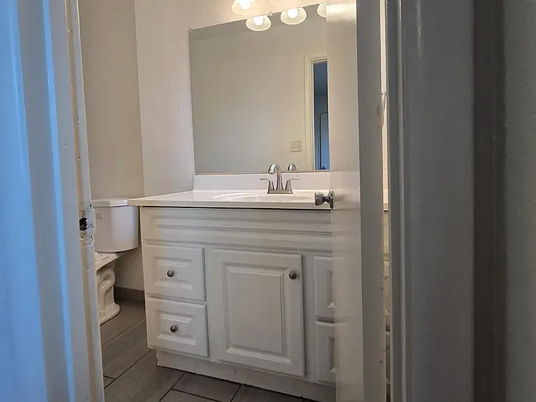 2230 E Beverly Ln — Photo 10