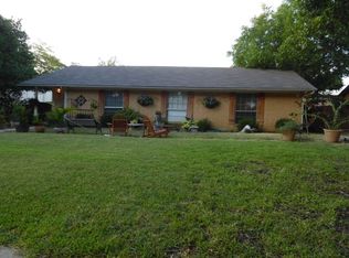 1208 Tiffany Ln, Lewisville, TX 75067