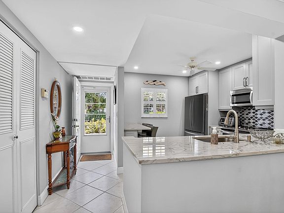 5th image of 250 NE 20th Street #1300