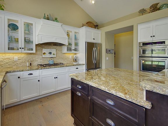 3rd image of 3044 Fairchild Dr