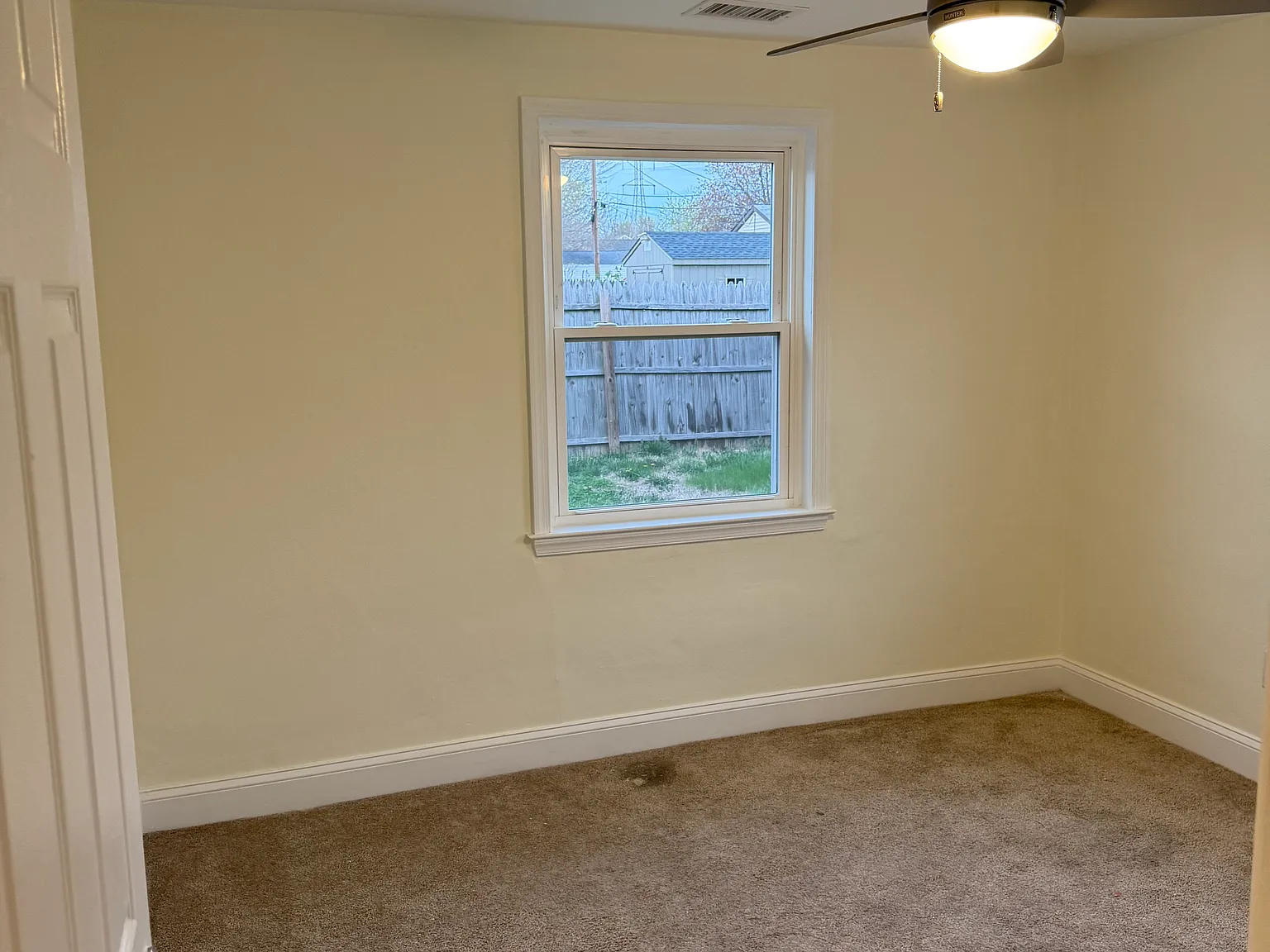 320 Elwood Pl — Photo 2