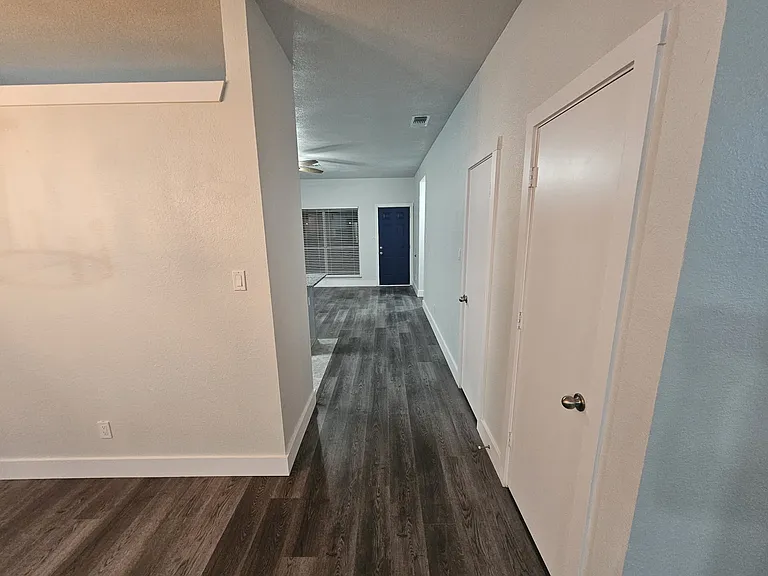 919 Crestwood Dr — Photo 4