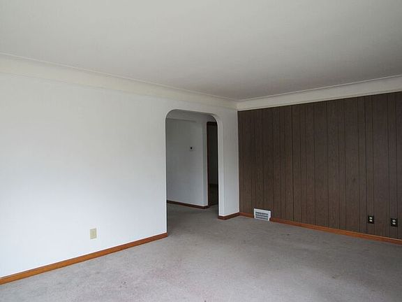 5th image of 3915 E 41st St