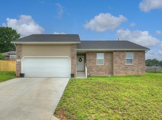 1302 Justin Trl, Neosho, MO 64850