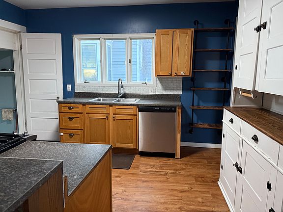 5th image of 36 Pine St