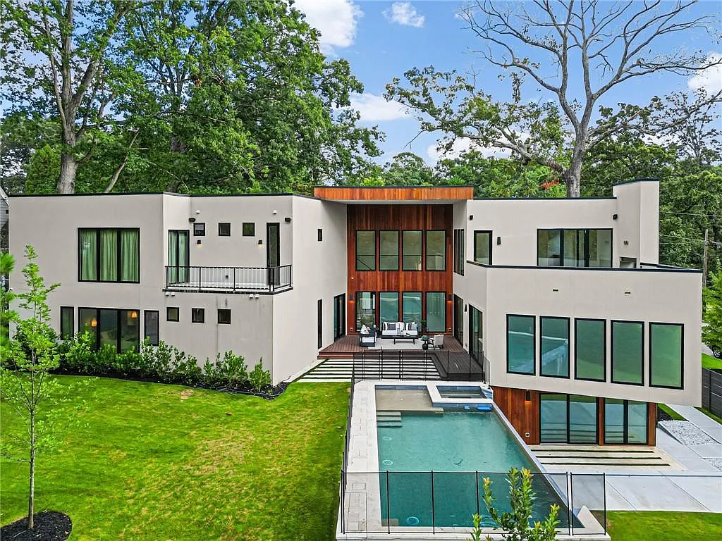 6 bed, 6.5 bath, 7048 sqft, $35,000 — Photo 3