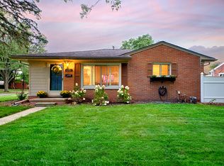 1381 N Pine St, Rochester Hills, MI 48307