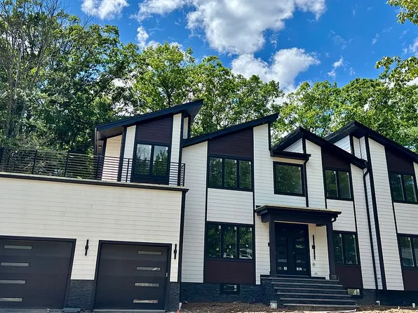 67 Falcon Rd, Livingston, NJ 07039