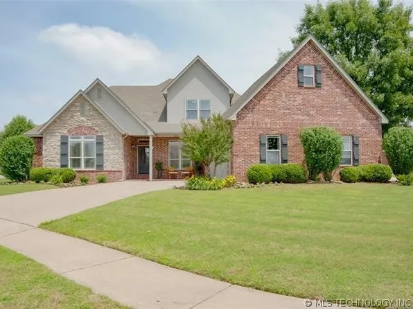 4201 N Lions Ct, Broken Arrow, OK 74012