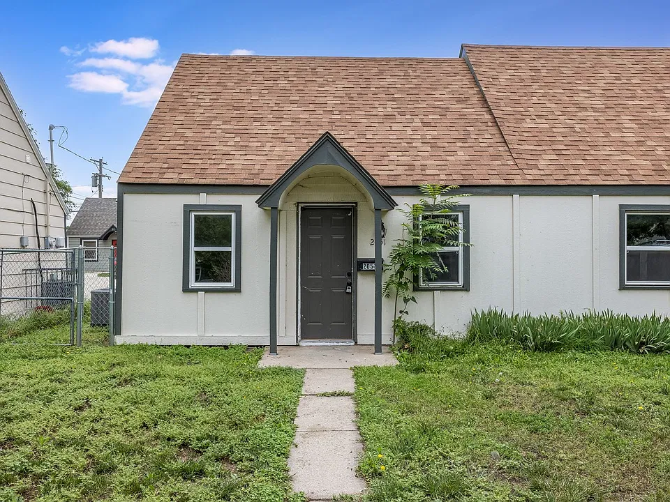2051 S Topeka Ave