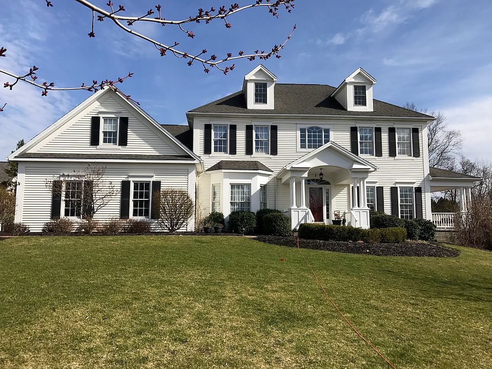 Home sits on a Cul-de-Sac