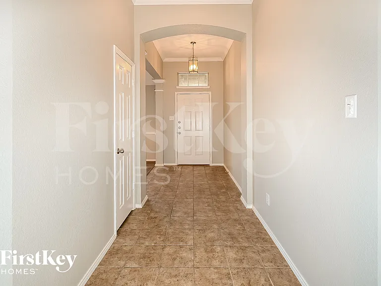 215 Mulberry Dr — Photo 2