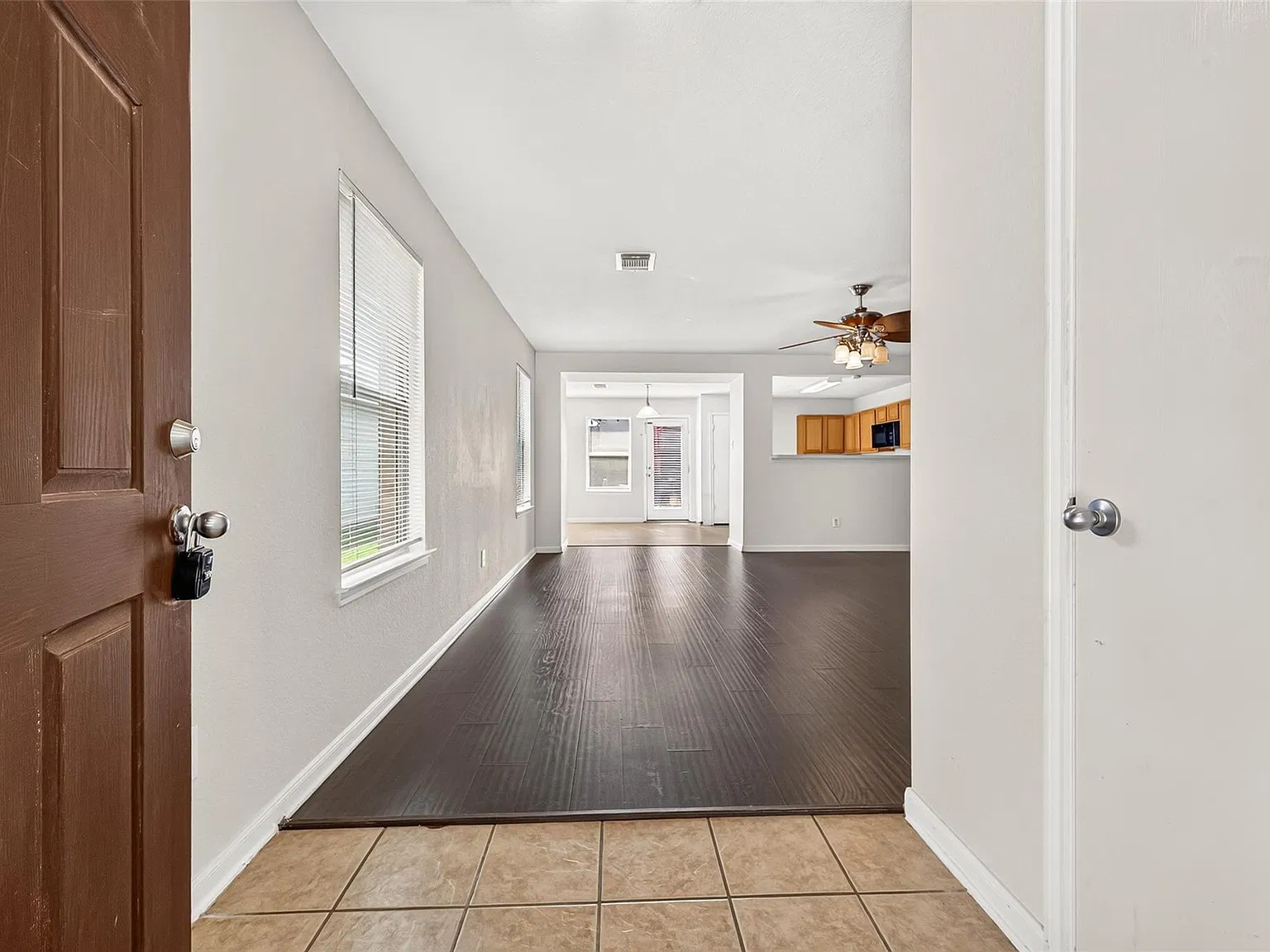 3 bed, 2.0 bath, 1648 sqft, $1,800 — Photo 4