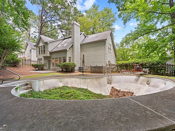 5th image of 4056 Watkins Glen Dr