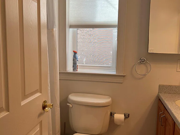 Level 2
Full Bathroom 1