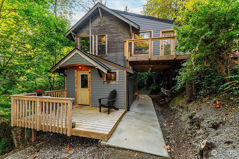 3rd image of 3016 N 34th Street