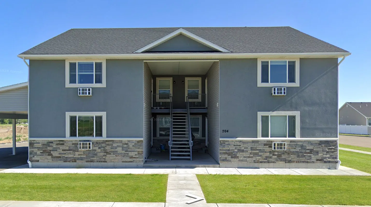 3 bed, 1.0 bath, 1100 sqft, $1,200 — Photo 1