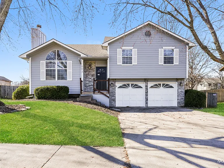 502 Woodson Ln — Photo 1