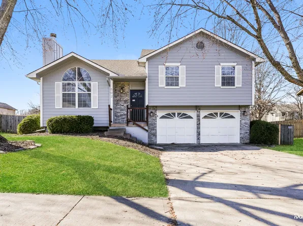 502 Woodson Ln, Greenwood, MO 64034