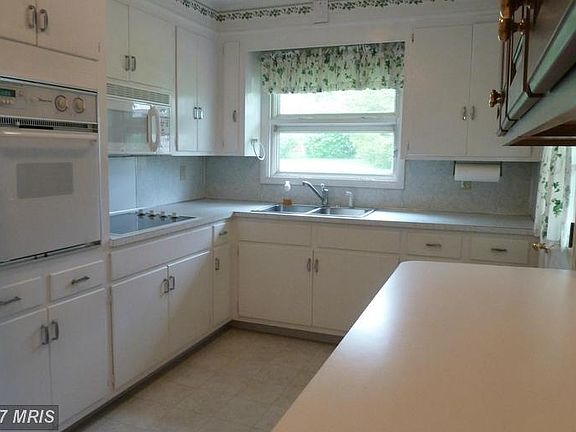 3rd image of 17720 Crest Dr
