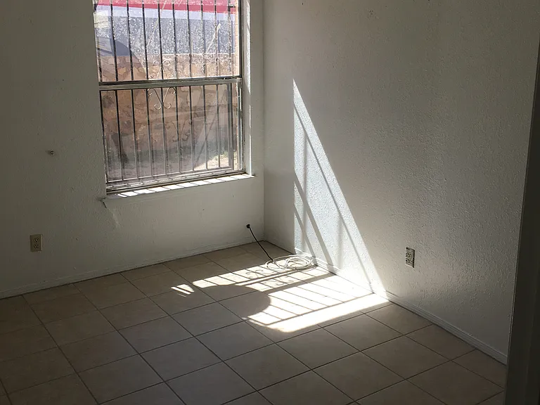 8705 Alameda Ave — Photo 7