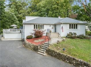 82 Ridgeview Ter, Wayne, NJ 07470