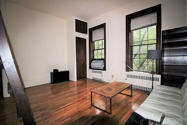 Rented by City Connections Realty | media 11