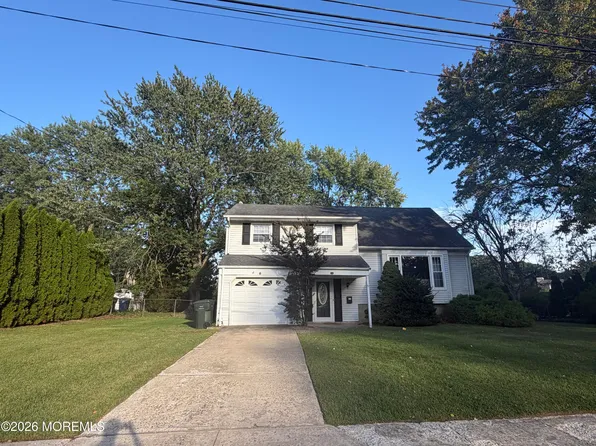 6 Roslyn Dr, Oakhurst, NJ 07755