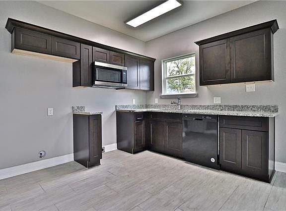 3rd image of 2318 Seminole Ln